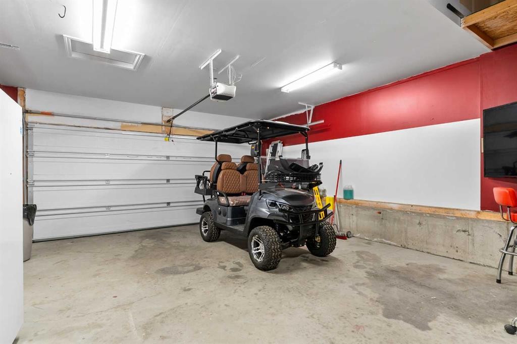 106 Morningside Circle Sw, Airdrie, AB - Indoor Photo Showing Garage