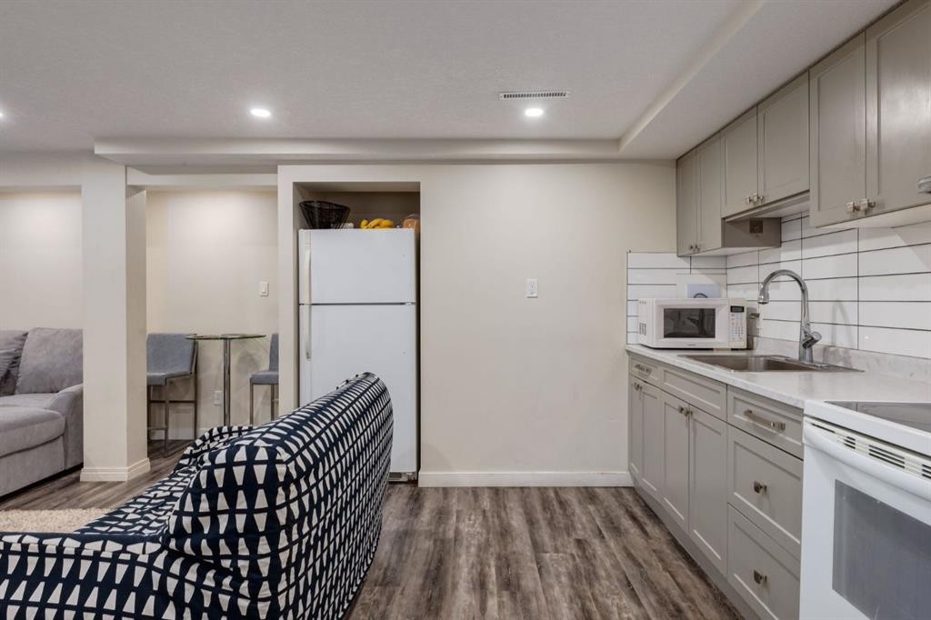 2024 43 Street Se, Calgary, AB