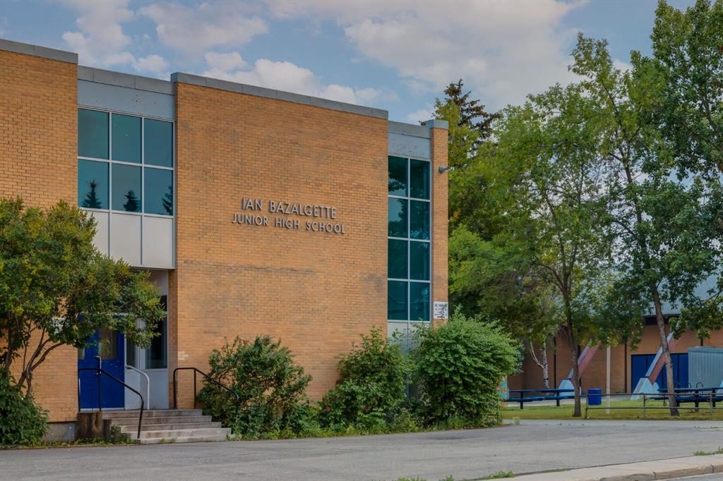 2024 43 Street Se, Calgary, AB