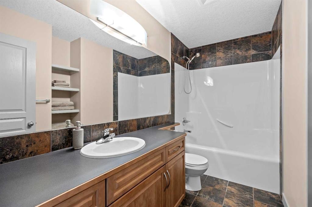 139 Tuscany Ridge Close Nw, Calgary, AB - Indoor Photo Showing Bathroom