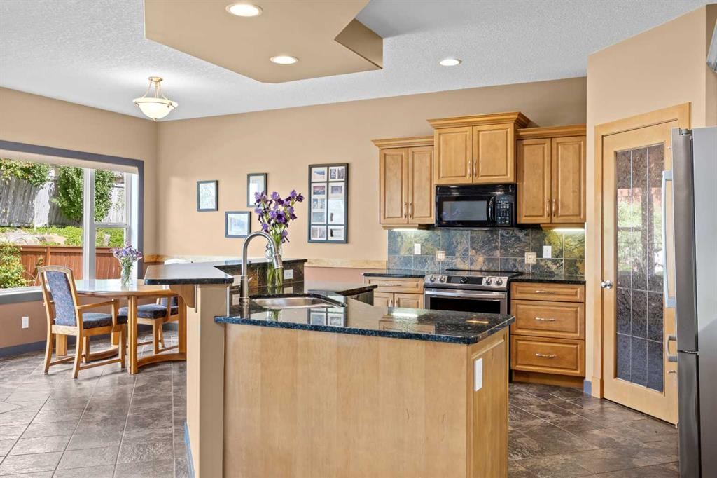 139 Tuscany Ridge Close Nw, Calgary, AB - Indoor Photo Showing Kitchen