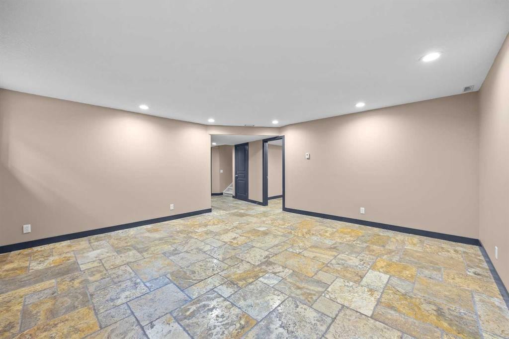 139 Tuscany Ridge Close Nw, Calgary, AB - Indoor Photo Showing Other Room