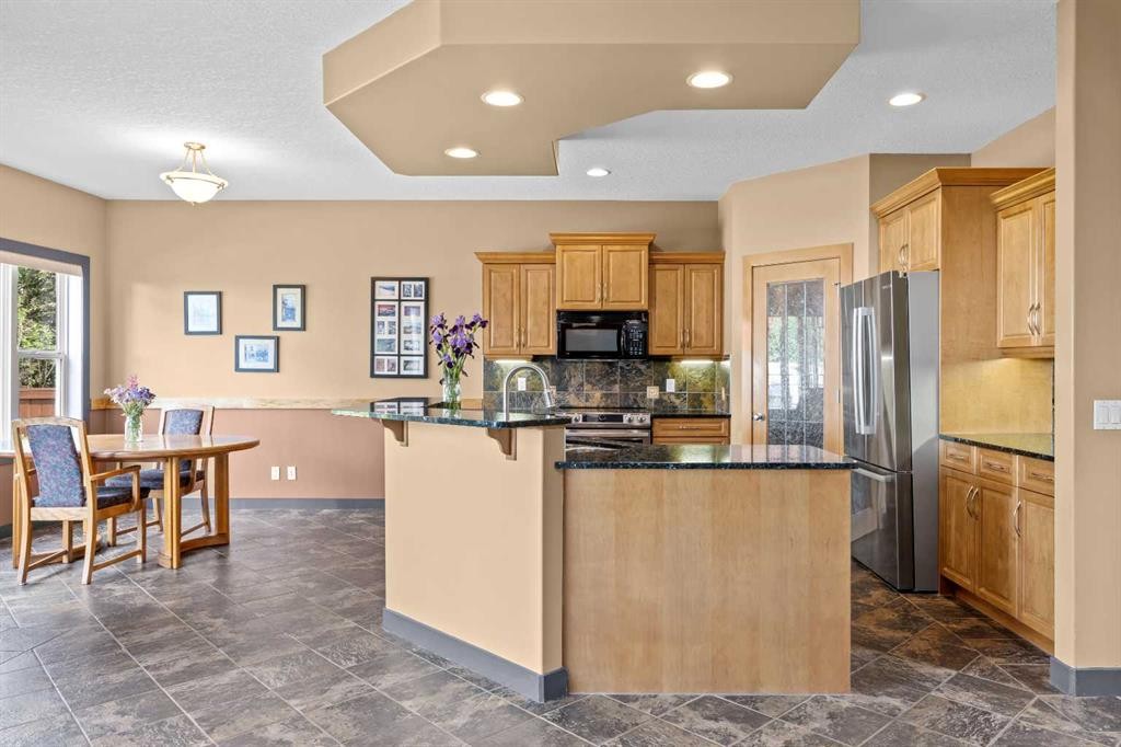 139 Tuscany Ridge Close Nw, Calgary, AB - Indoor Photo Showing Kitchen With Stainless Steel Kitchen
