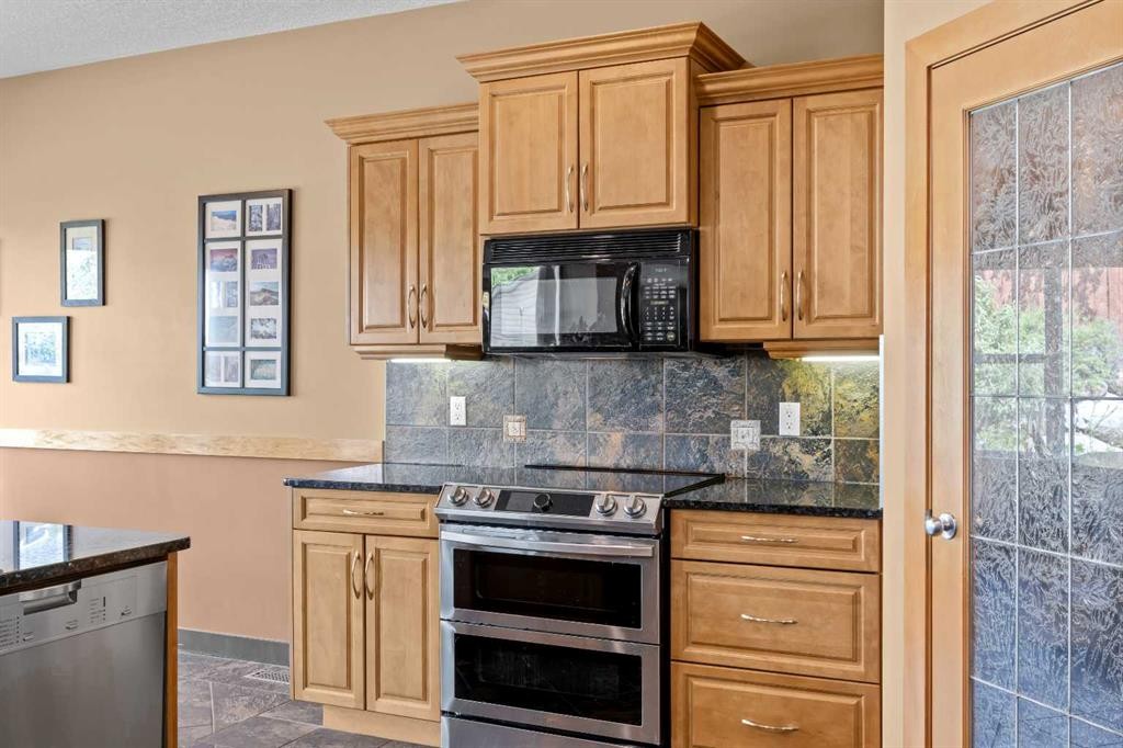 139 Tuscany Ridge Close Nw, Calgary, AB - Indoor Photo Showing Kitchen