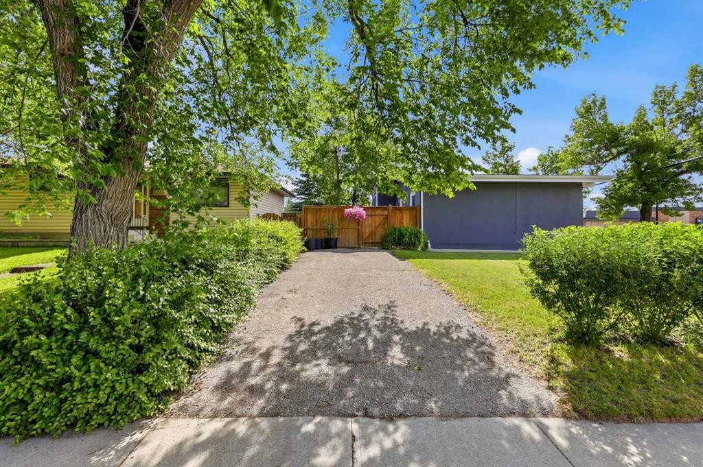 2516 63 Avenue Sw, Calgary, AB