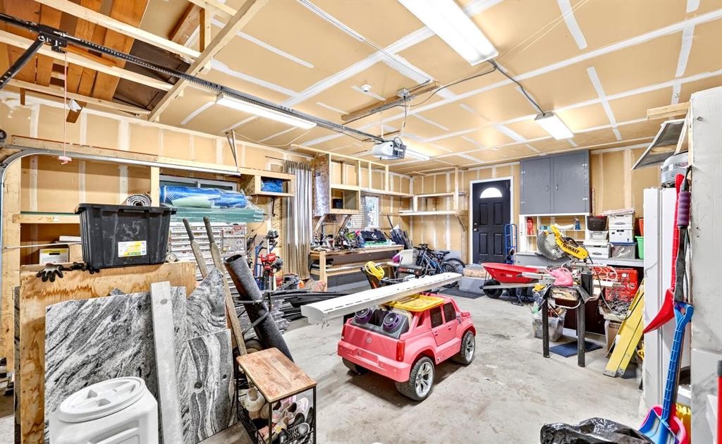 104 Silver Springs Green Nw, Calgary, AB - Indoor With Storage