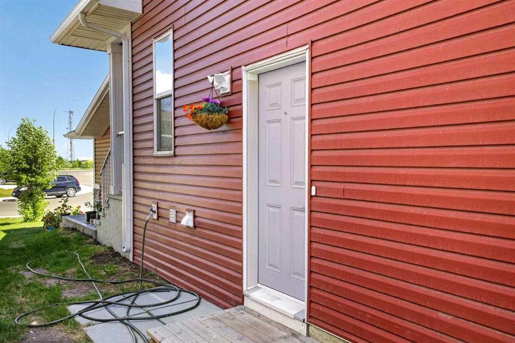 77 Saddlestone Place Ne, Calgary, AB