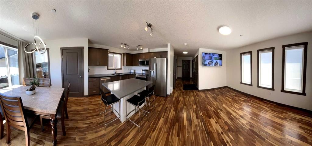 5 Covecreek Mews Ne, Calgary, AB