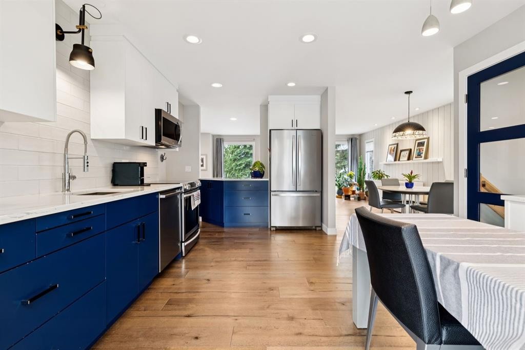 5689 Brenner Crescent Nw, Calgary, AB - Indoor Photo Showing Kitchen With Stainless Steel Kitchen With Upgraded Kitchen