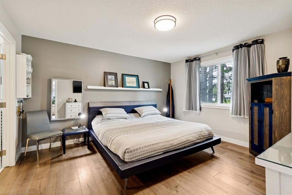 5689 Brenner Crescent Nw, Calgary, AB - Indoor Photo Showing Bedroom