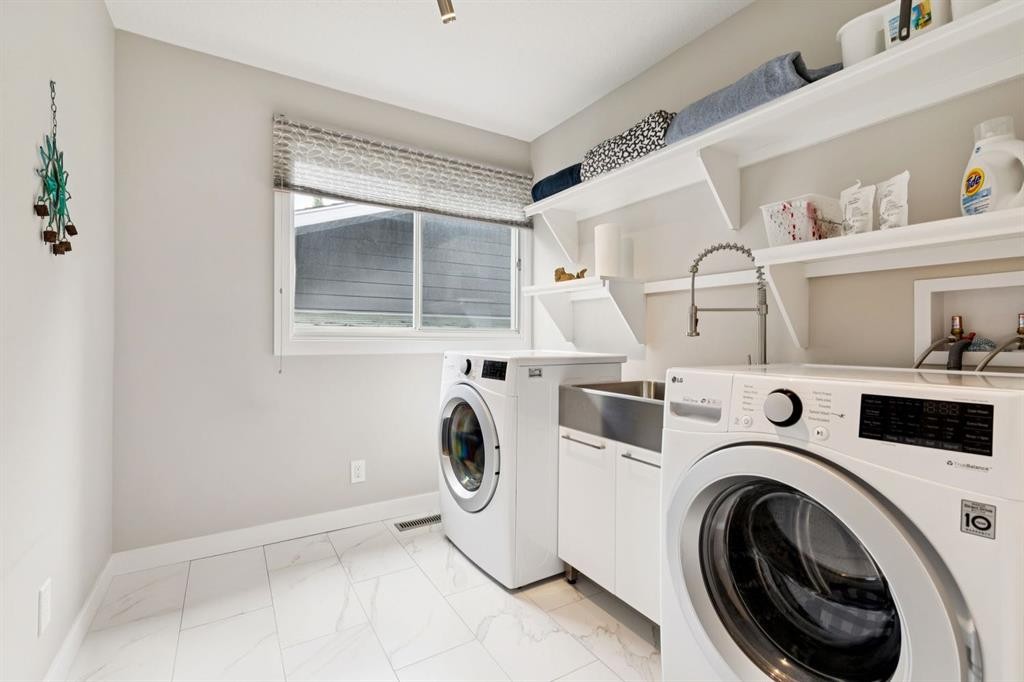 5689 Brenner Crescent Nw, Calgary, AB - Indoor Photo Showing Laundry Room