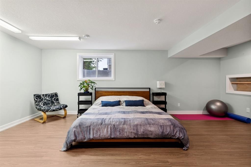 5689 Brenner Crescent Nw, Calgary, AB - Indoor Photo Showing Bedroom