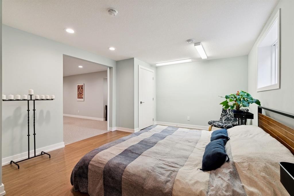 5689 Brenner Crescent Nw, Calgary, AB - Indoor Photo Showing Bedroom