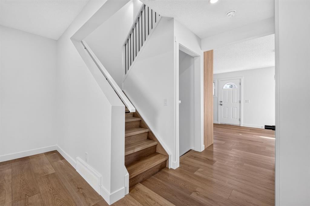 287 Pensville Close Se, Calgary, AB