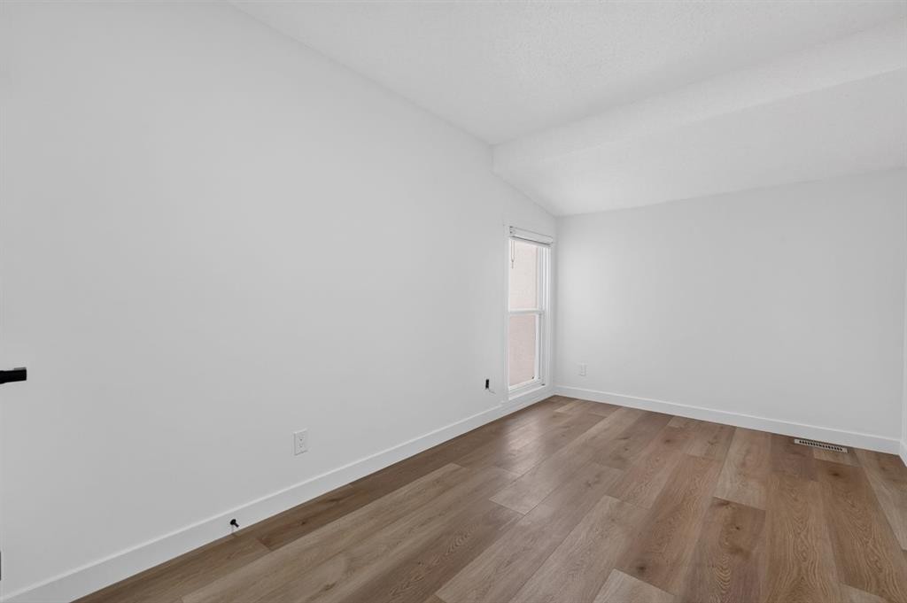 287 Pensville Close Se, Calgary, AB