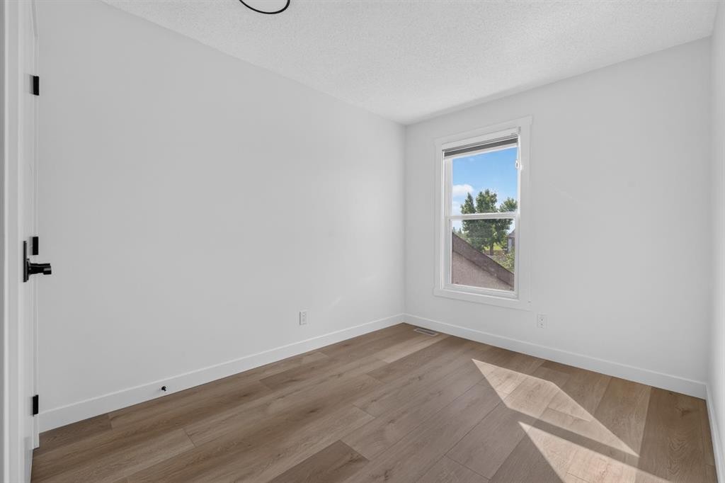 287 Pensville Close Se, Calgary, AB