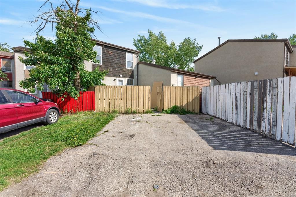 287 Pensville Close Se, Calgary, AB