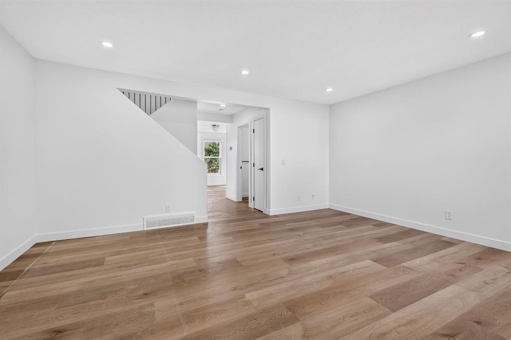 287 Pensville Close Se, Calgary, AB