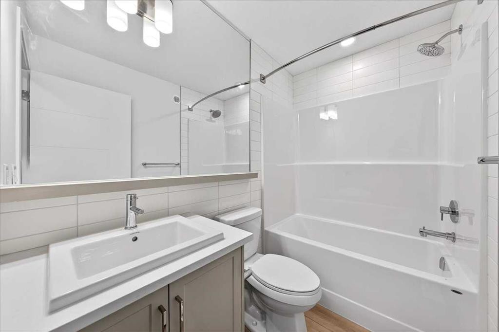 302-30 Rochester View Nw, Calgary, AB