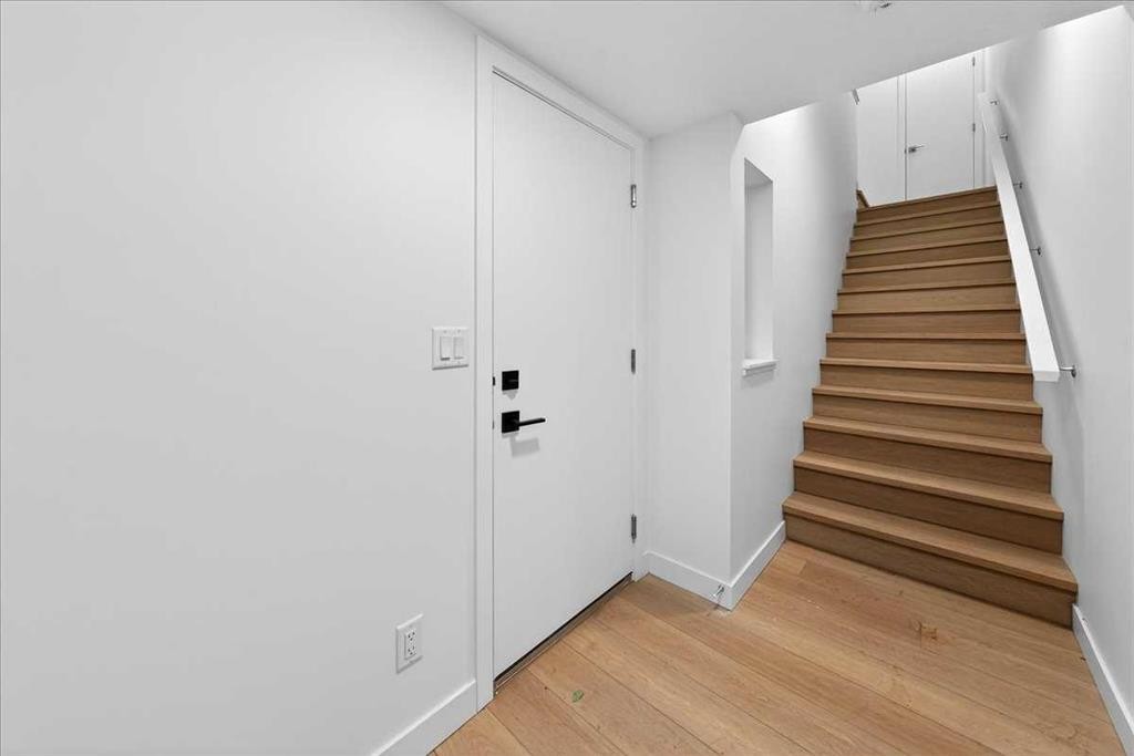 302-30 Rochester View Nw, Calgary, AB