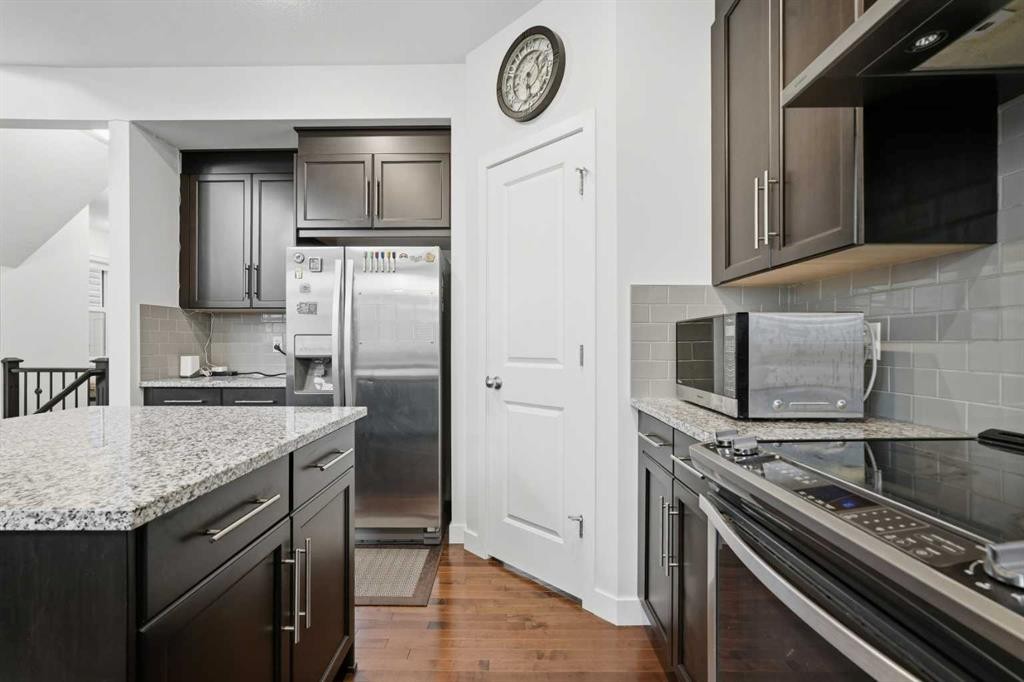 37 Nolanhurst Crescent Nw, Calgary, AB - Indoor Photo Showing Kitchen With Stainless Steel Kitchen With Upgraded Kitchen