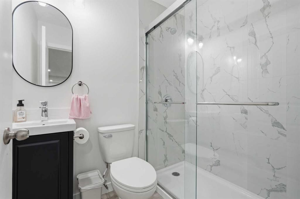 37 Nolanhurst Crescent Nw, Calgary, AB - Indoor Photo Showing Bathroom