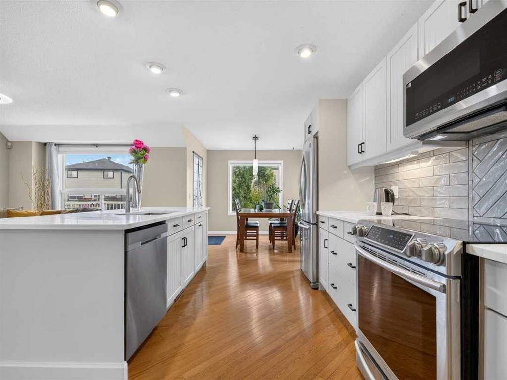 125 Coverton Circle Ne, Calgary, AB - Indoor Photo Showing Kitchen With Upgraded Kitchen