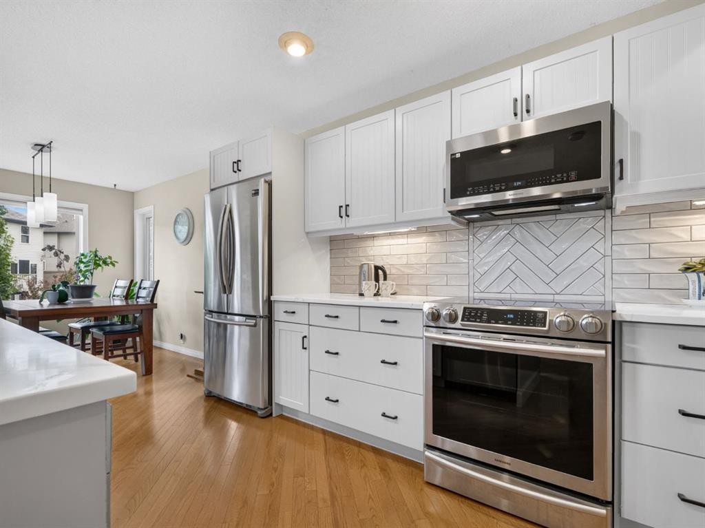 125 Coverton Circle Ne, Calgary, AB - Indoor Photo Showing Kitchen With Upgraded Kitchen