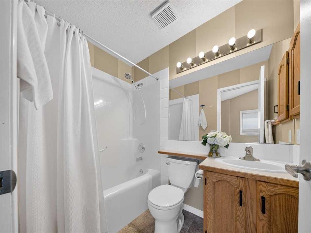 125 Coverton Circle Ne, Calgary, AB - Indoor Photo Showing Bathroom