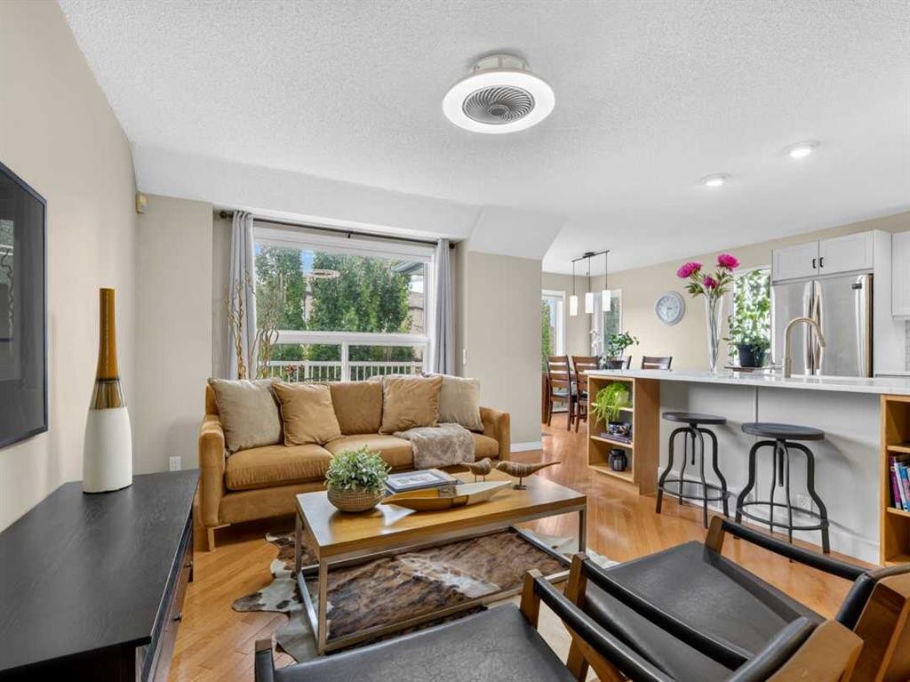 125 Coverton Circle Ne, Calgary, AB - Indoor Photo Showing Living Room