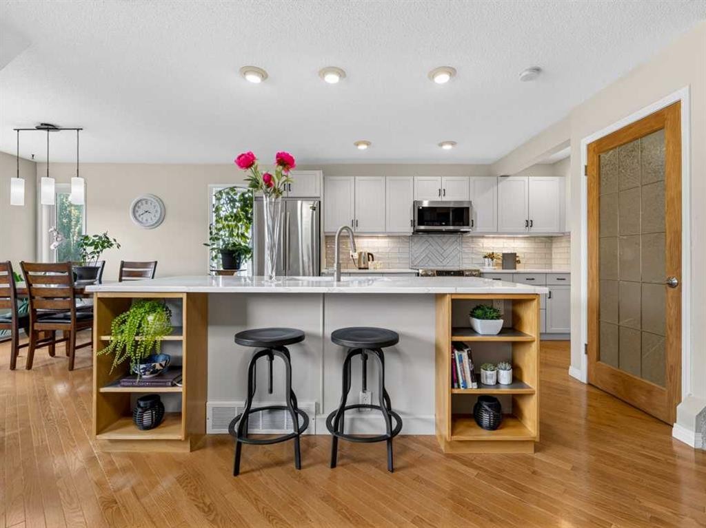 125 Coverton Circle Ne, Calgary, AB - Indoor Photo Showing Kitchen With Upgraded Kitchen