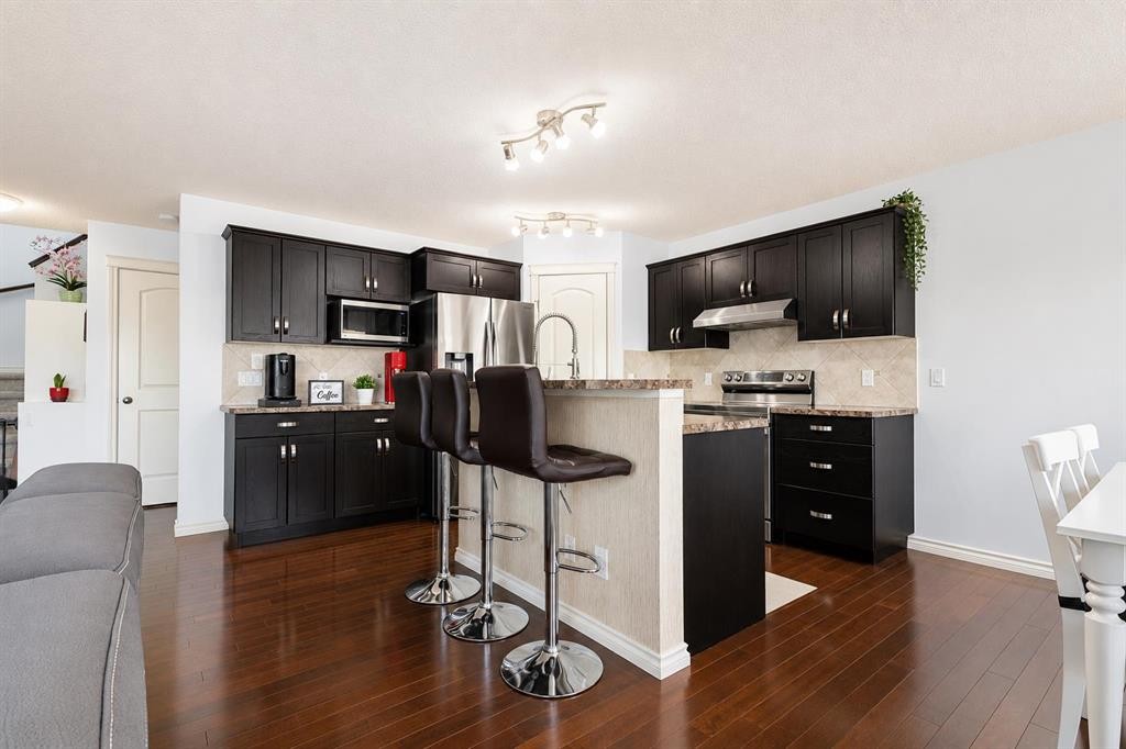 821 Auburn Bay Boulevard Se, Calgary, AB - Indoor Photo Showing Kitchen With Upgraded Kitchen