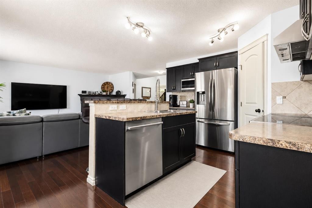821 Auburn Bay Boulevard Se, Calgary, AB - Indoor Photo Showing Kitchen