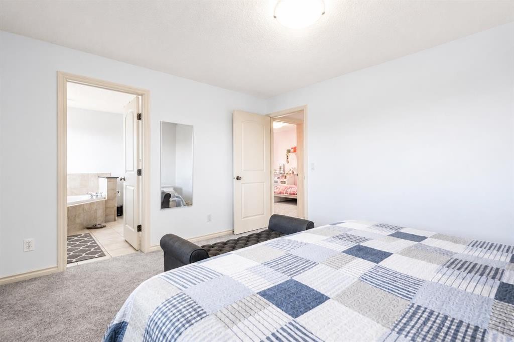 821 Auburn Bay Boulevard Se, Calgary, AB - Indoor Photo Showing Bedroom