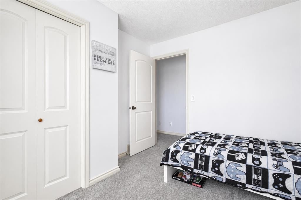 821 Auburn Bay Boulevard Se, Calgary, AB - Indoor Photo Showing Bedroom
