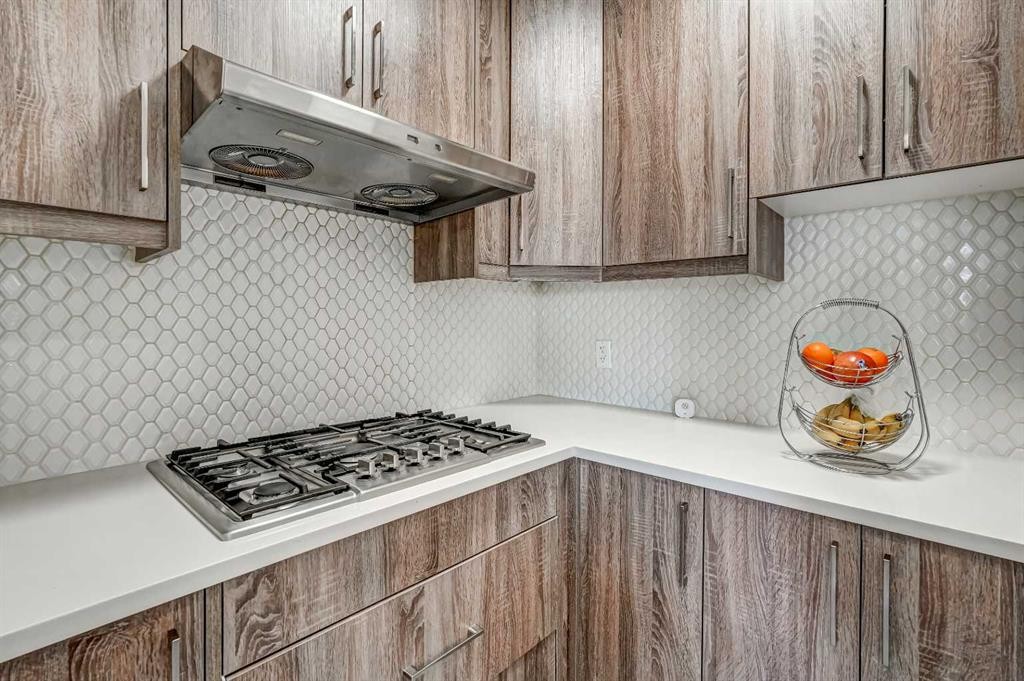 349 Corner Meadows Way Ne, Calgary, AB - Indoor Photo Showing Kitchen With Upgraded Kitchen