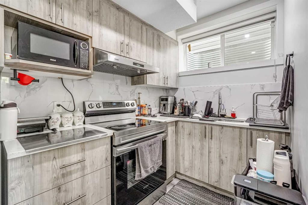 349 Corner Meadows Way Ne, Calgary, AB - Indoor Photo Showing Kitchen