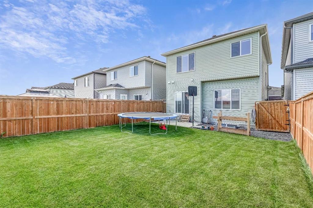 349 Corner Meadows Way Ne, Calgary, AB - Outdoor