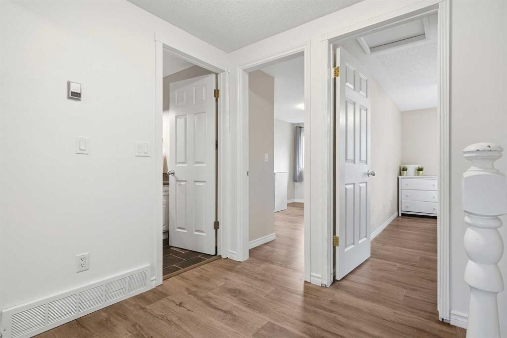 527 Deer Side Place Se, Calgary, AB