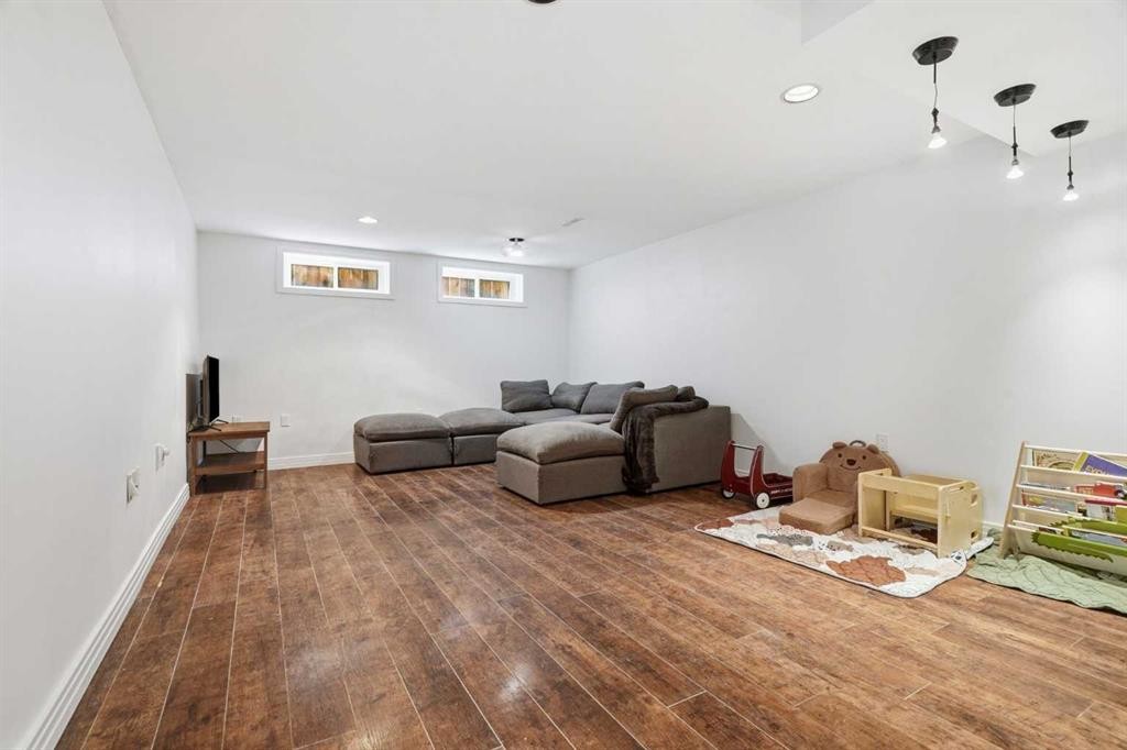 527 Deer Side Place Se, Calgary, AB