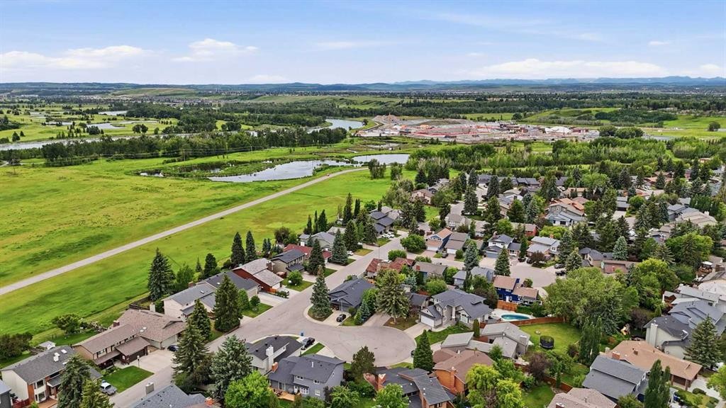 527 Deer Side Place Se, Calgary, AB
