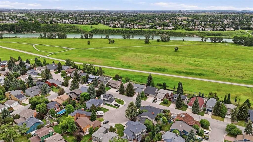 527 Deer Side Place Se, Calgary, AB