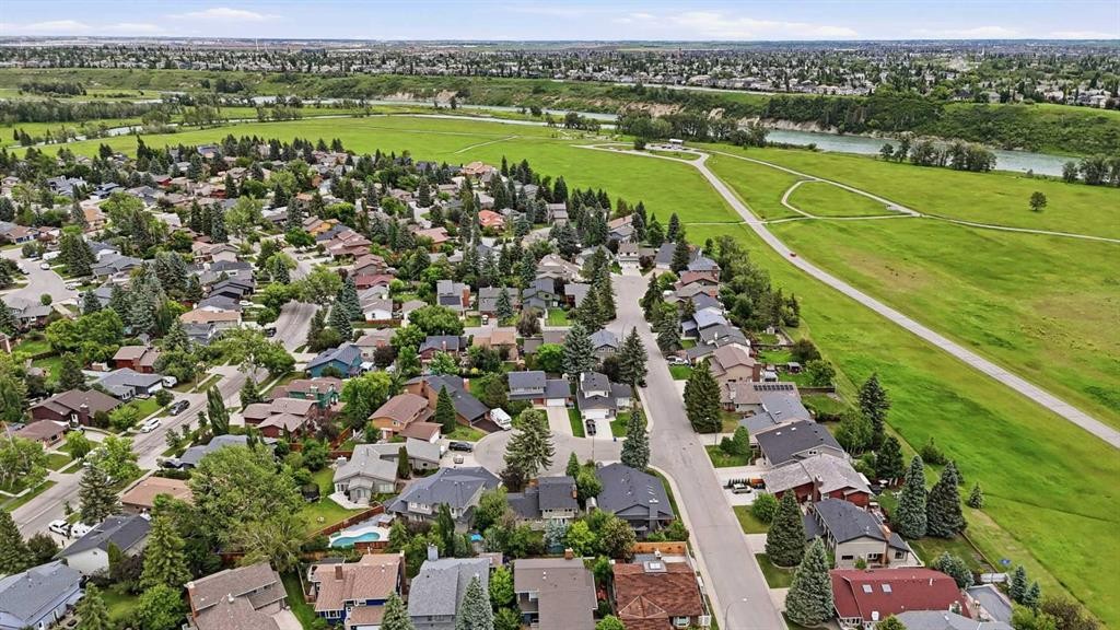 527 Deer Side Place Se, Calgary, AB