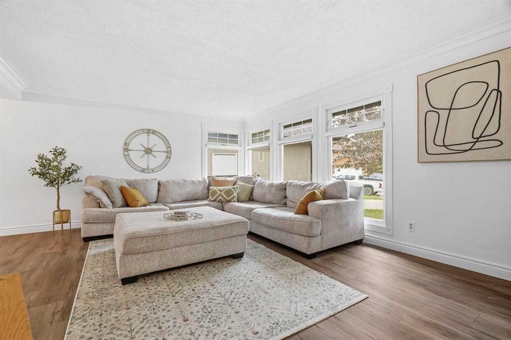527 Deer Side Place Se, Calgary, AB