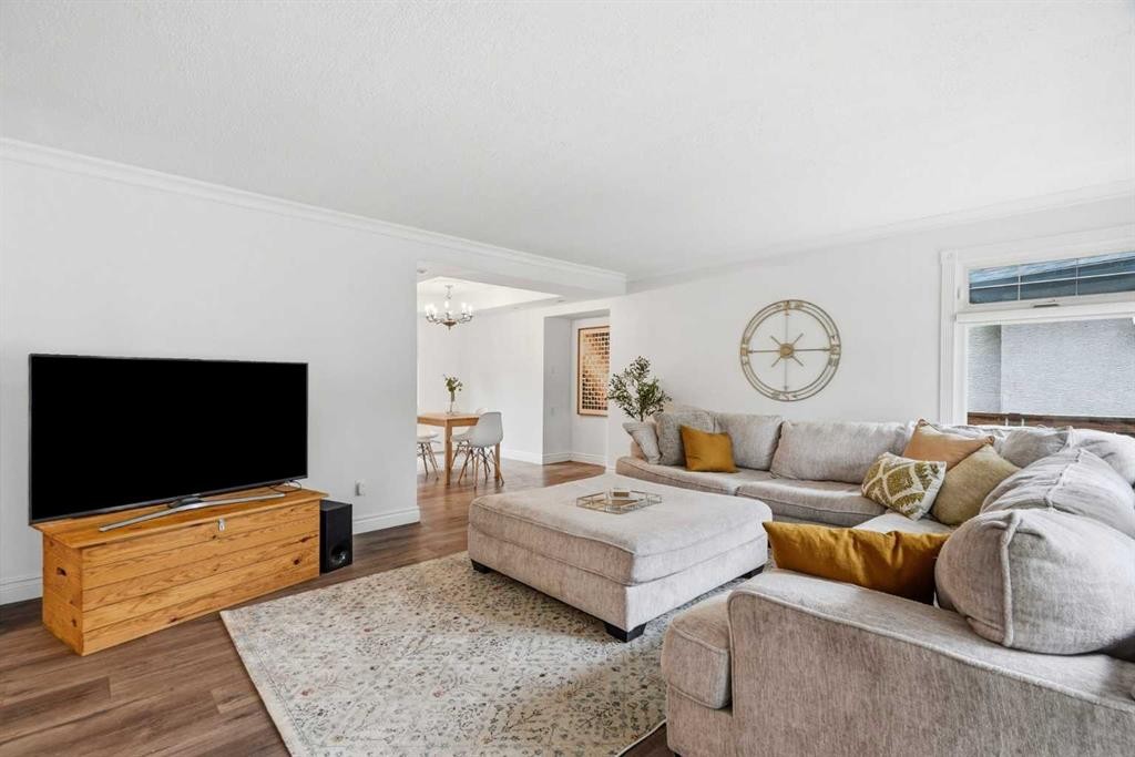 527 Deer Side Place Se, Calgary, AB