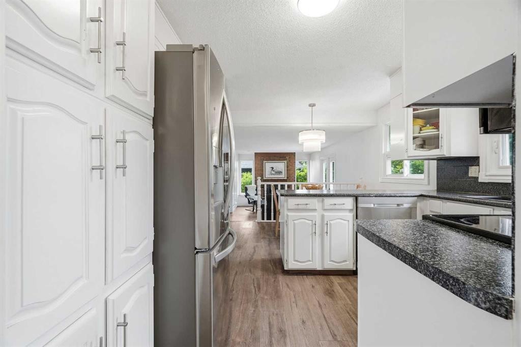 527 Deer Side Place Se, Calgary, AB