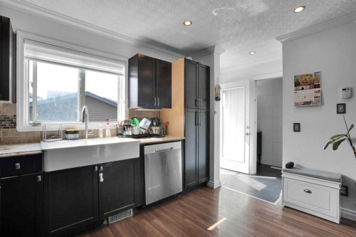 156 Saddlecrest Place Ne, Calgary, AB - Indoor Photo Showing Kitchen