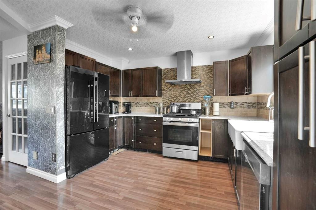 156 Saddlecrest Place Ne, Calgary, AB - Indoor Photo Showing Kitchen With Upgraded Kitchen