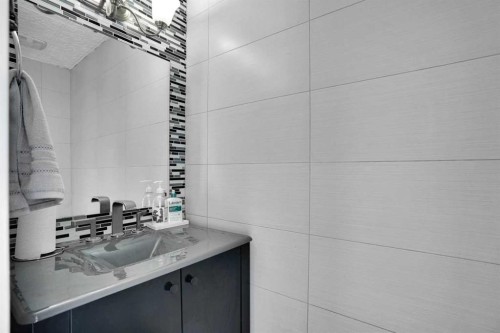 156 Saddlecrest Place Ne, Calgary, AB - Indoor Photo Showing Bathroom