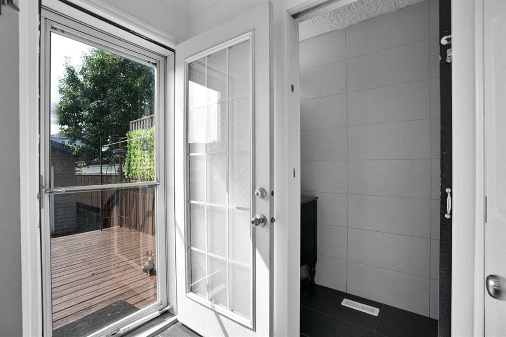 156 Saddlecrest Place Ne, Calgary, AB - Indoor Photo Showing Other Room